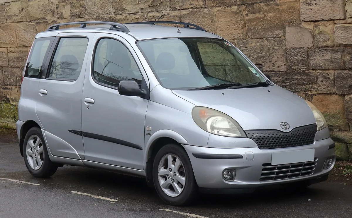 Toyota Yaris Verso P2