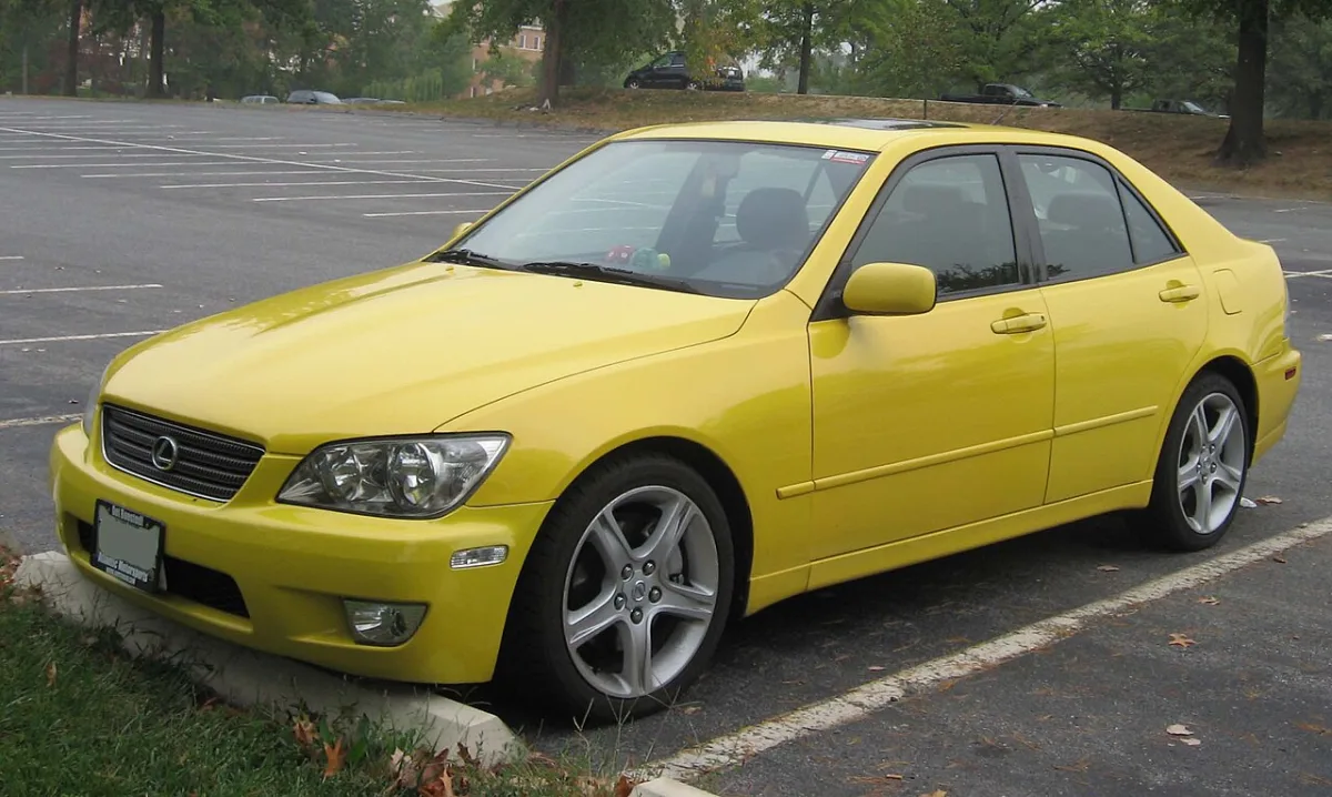 Lexus IS XE1