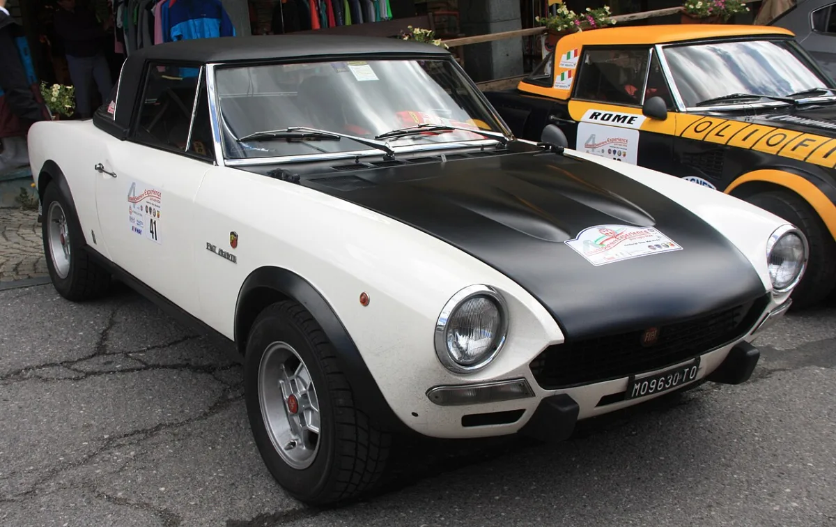 Abarth 124 Spider 1. Generation