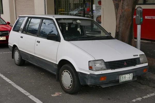 Mitsubishi Space Wagon 1. Generation