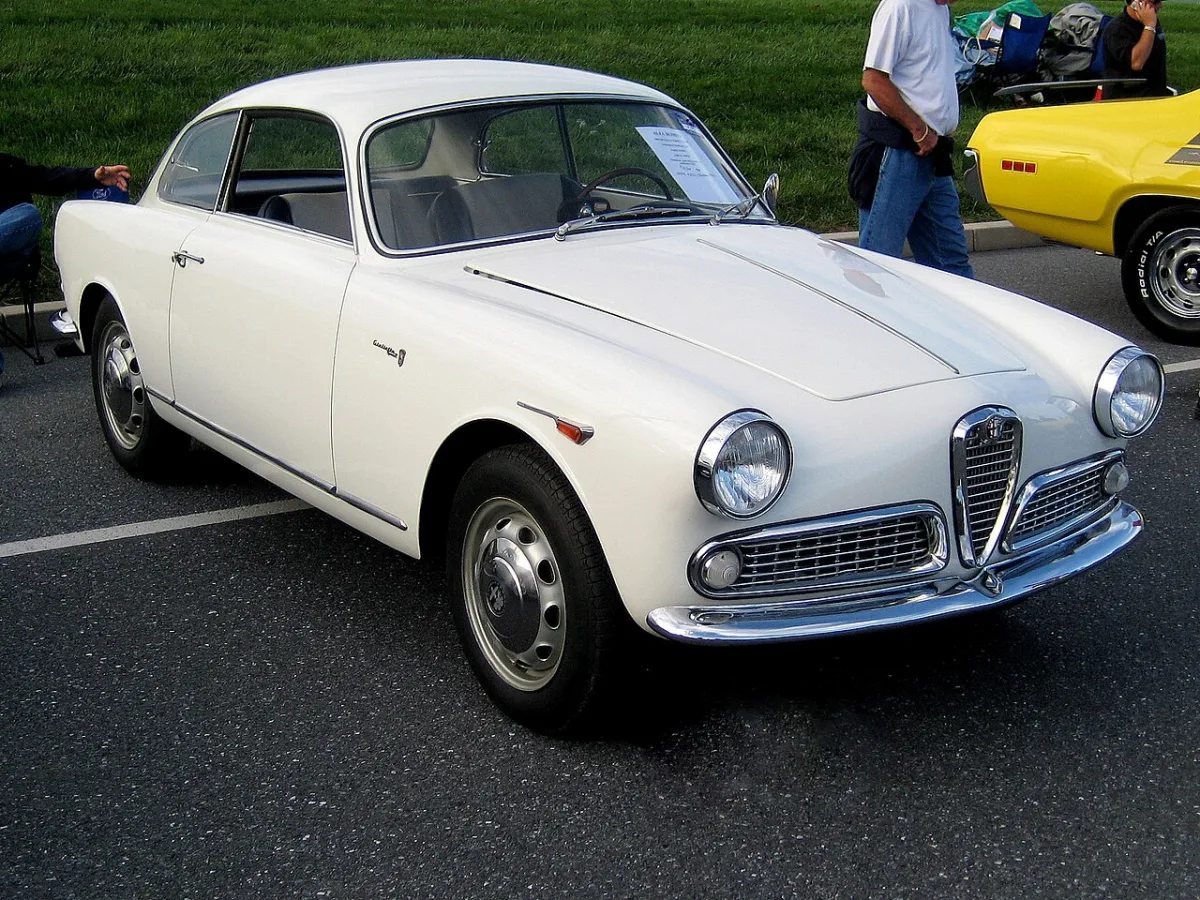 Alfa Romeo Giulia Spider 101