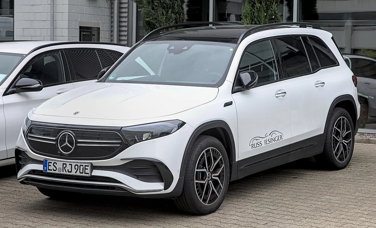 Mercedes-Benz EQB 243