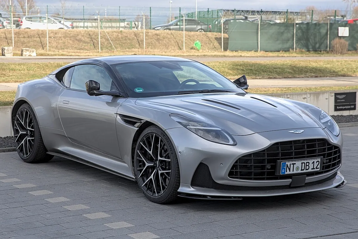 Aston Martin DB12 1. Generation