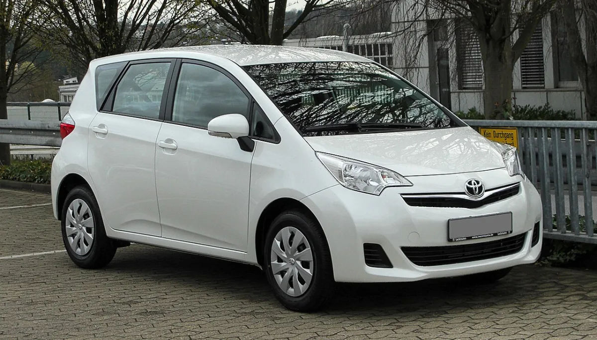 Toyota Verso-S XP12