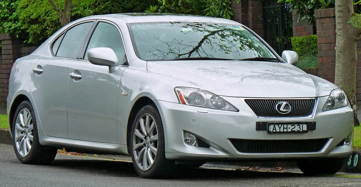 Lexus IS XE2