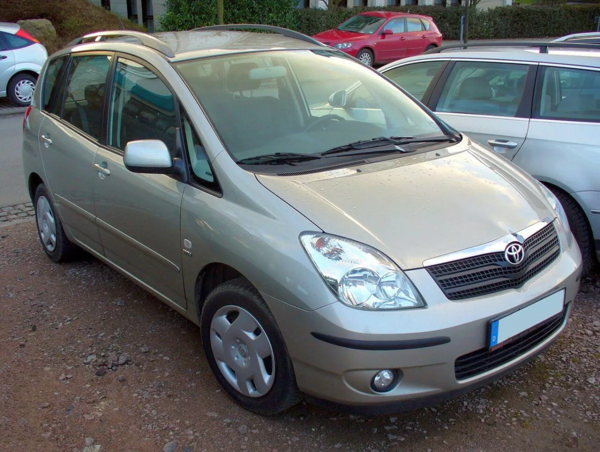 Toyota Corolla Verso E12