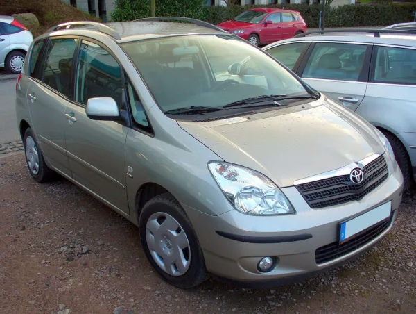 Toyota Corolla Verso E12