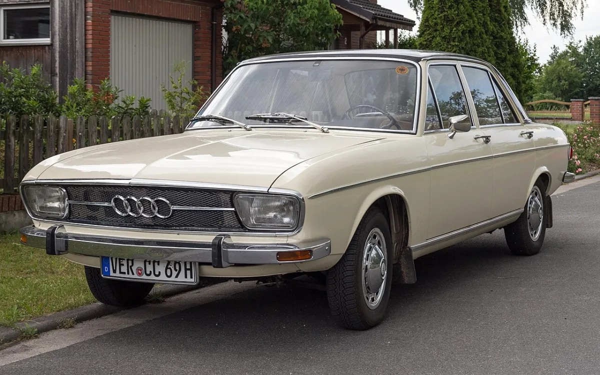 Audi 100 C1