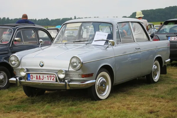 BMW 700