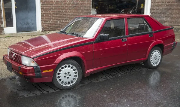 Alfa Romeo 75