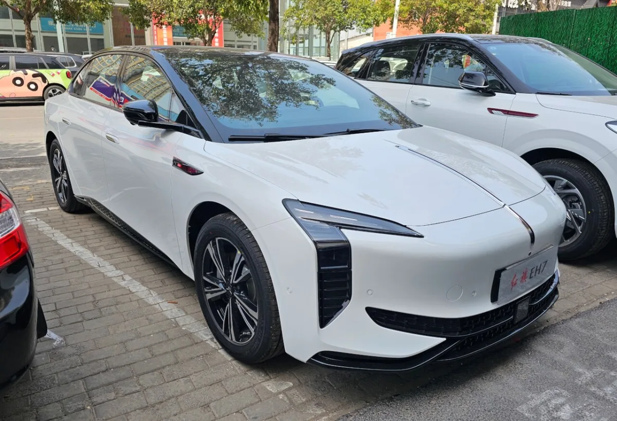 Hongqi EH7 1. Generation