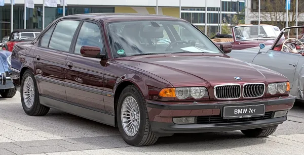 BMW 7 serija E38