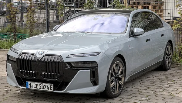 BMW i7