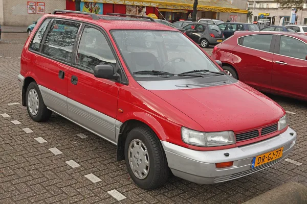Mitsubishi Space Runner 1. Generation